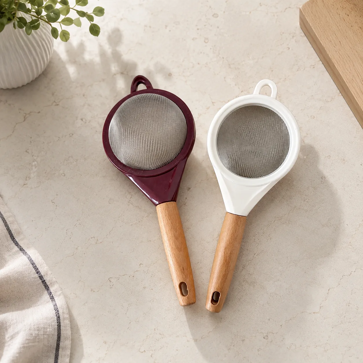 Wooden Handle Strainer 2